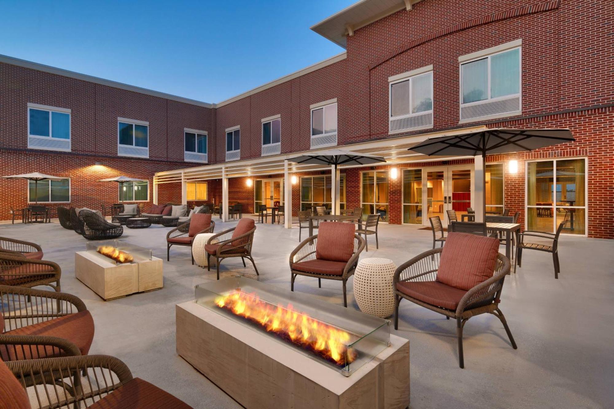 Hotel Courtyard By Marriott Atlanta Duluth Downtown Exterior foto